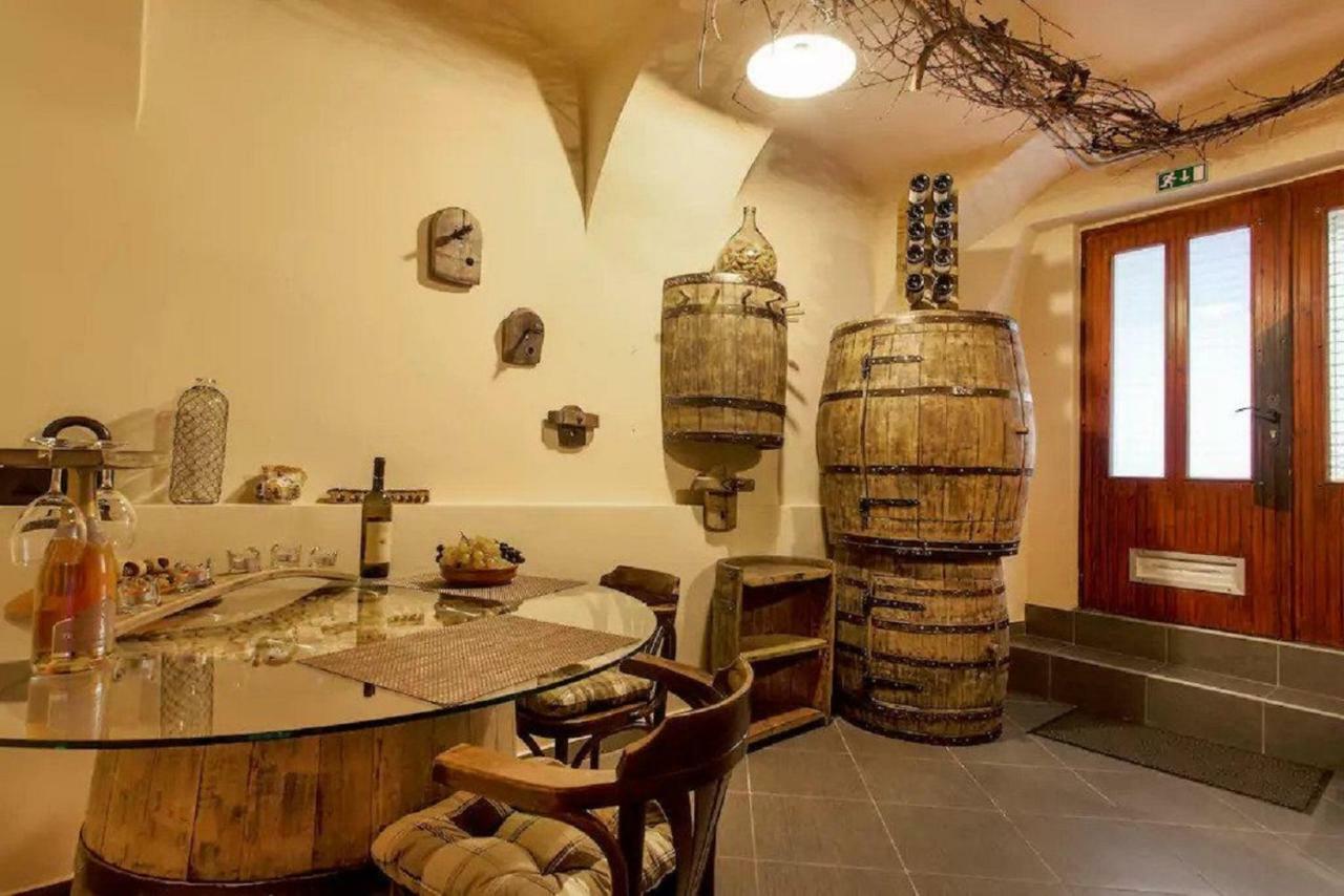 Beer & Wine Cellar Apartment Ljubljana Bagian luar foto